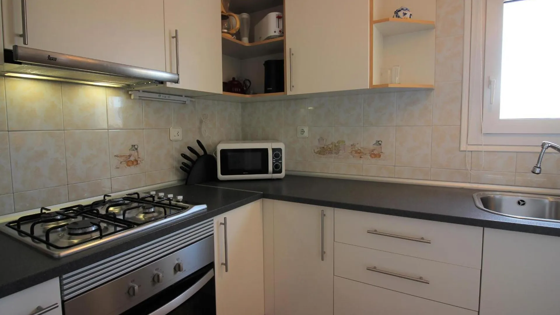 Apartamento Acogedor Cerca De La Playa En Santa Margarita Con A/C, Terraza Y Parking - Es-228-120 Roses 0*,