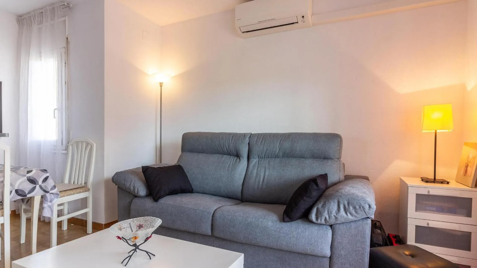 Apartamento Acogedor Cerca De La Playa En Santa Margarita Con A/C, Terraza Y Parking - Es-228-120 Rosas Lägenhet